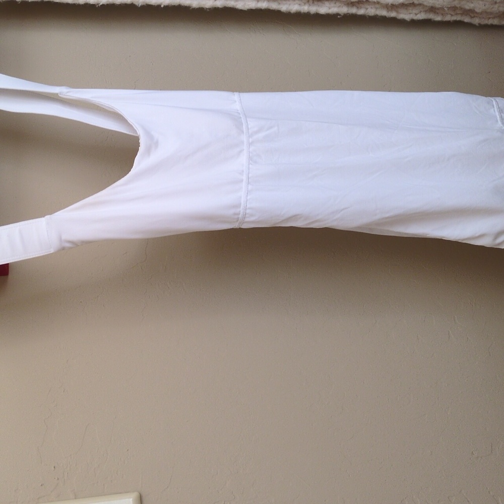 Criss Cross Back 🎾 Top With Built-in Bra